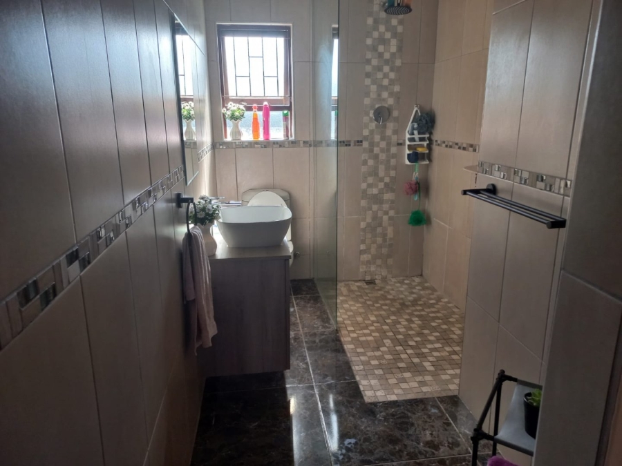 4 Bedroom Property for Sale in Denneoord Western Cape